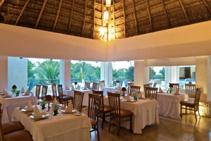 Terraza Grill - The Reef Playacar Beach Resort & Spa